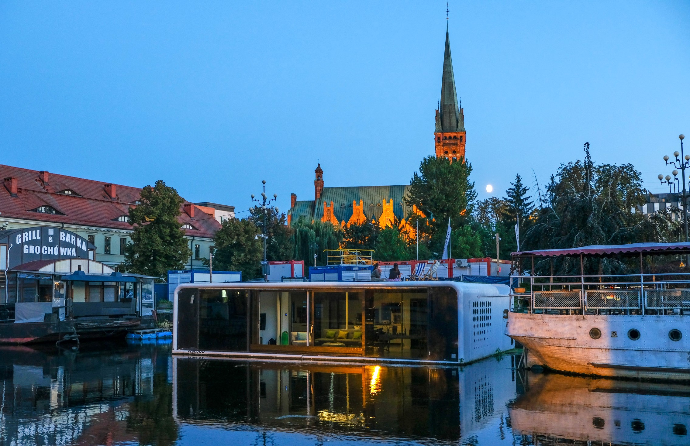 Jak jsme spali v autě a pak se z něj báli vylézt