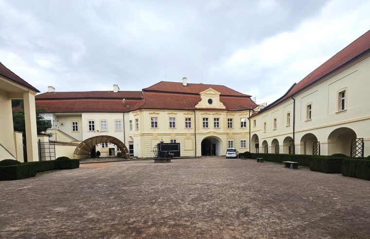 Chrast u Chrudimi a vánoce v Oflendě